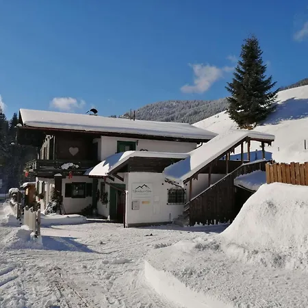 Apartmán In Dienten Near Gabuehel Lift, Cleaning Included